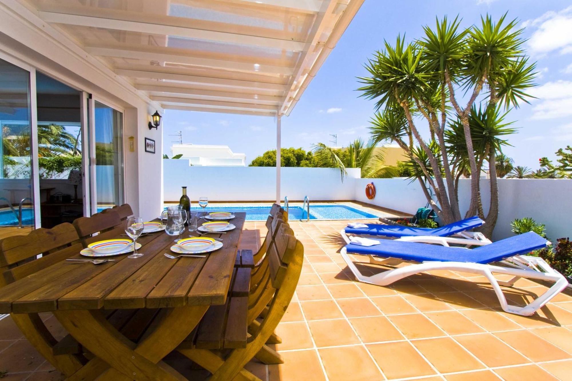 Lovely Los Mojones Villa Casa Jasmine Heated Pool Short Walk To Beach Puerto Del Carmen Puerto del Carmen  Dış mekan fotoğraf